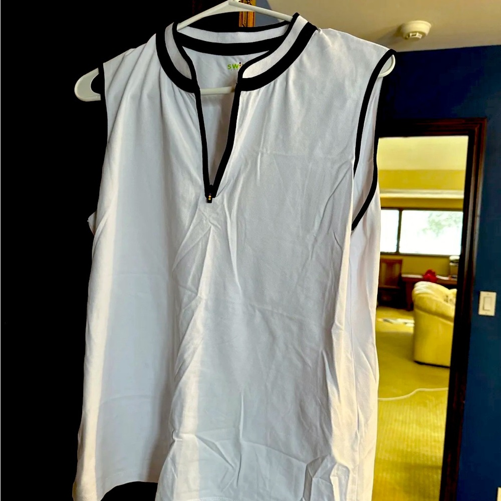 Swing control pique sleeveless quarter zip top white and black size medium